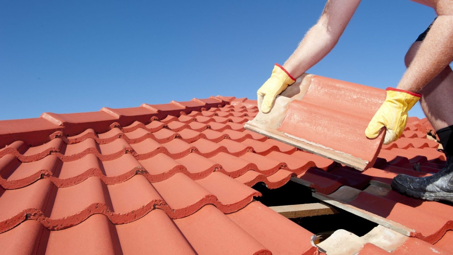 3-Types-Of-Roofing-Materials-That-Are-Trending-For-2022-scaled-1-1920×1080